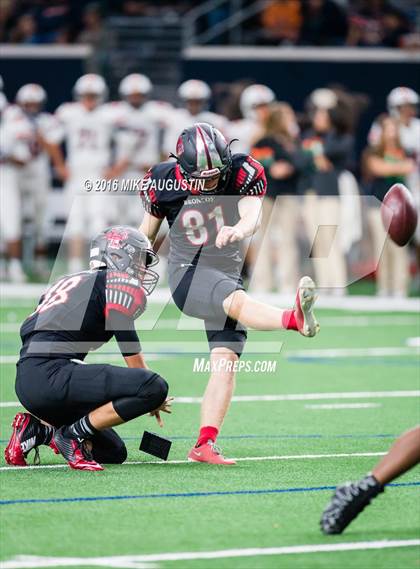 Thumbnail 1 in Wakeland vs. Mansfield Legacy (UIL 5A DI Regional Playoff at the Star) photogallery.