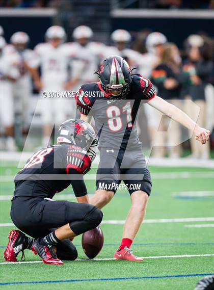 Thumbnail 3 in Wakeland vs. Mansfield Legacy (UIL 5A DI Regional Playoff at the Star) photogallery.