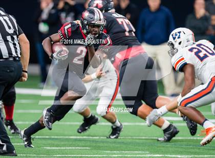 Thumbnail 2 in Wakeland vs. Mansfield Legacy (UIL 5A DI Regional Playoff at the Star) photogallery.