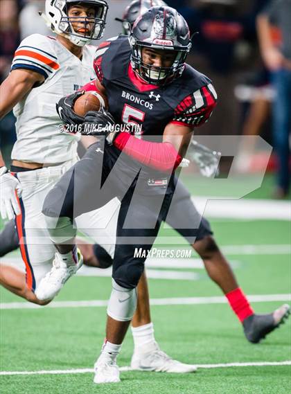 Thumbnail 2 in Wakeland vs. Mansfield Legacy (UIL 5A DI Regional Playoff at the Star) photogallery.
