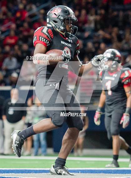 Thumbnail 1 in Wakeland vs. Mansfield Legacy (UIL 5A DI Regional Playoff at the Star) photogallery.