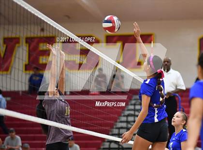 Thumbnail 3 in Charter Oak @ West Covina photogallery.