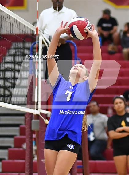 Thumbnail 1 in Charter Oak @ West Covina photogallery.