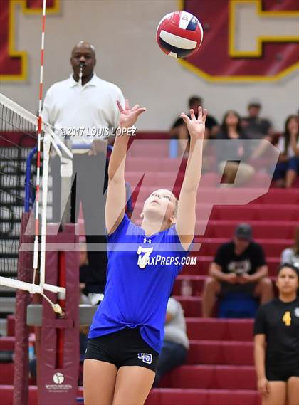 Thumbnail 1 in Charter Oak @ West Covina photogallery.