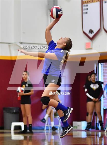 Thumbnail 1 in Charter Oak @ West Covina photogallery.