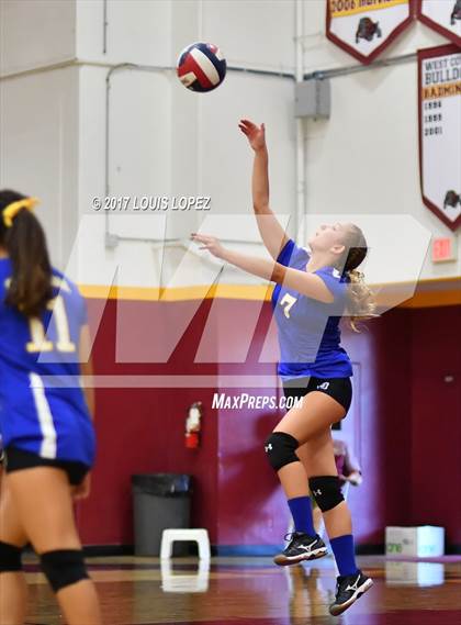 Thumbnail 1 in Charter Oak @ West Covina photogallery.