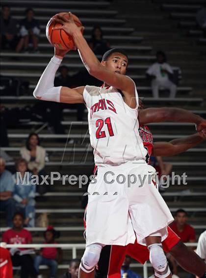 Thumbnail 1 in Manvel vs Mansfield Summit (McDonald's Texas Invitational) photogallery.