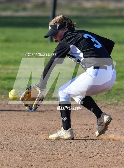 Thumbnail 1 in El Dorado @ Charter Oak photogallery.
