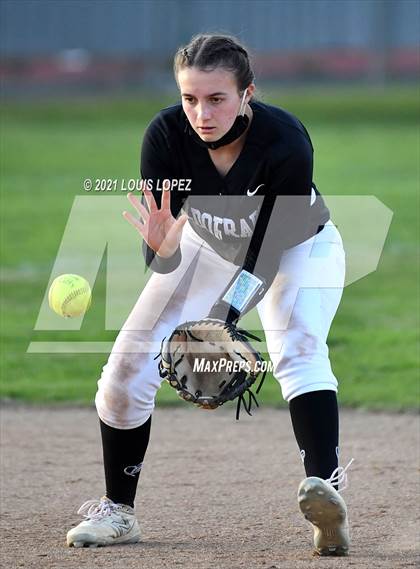 Thumbnail 3 in El Dorado @ Charter Oak photogallery.