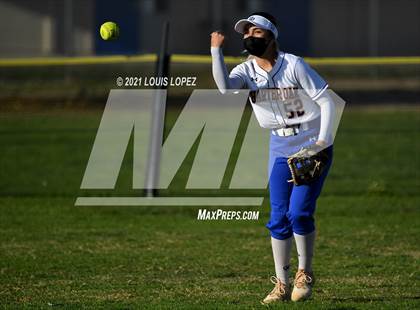 Thumbnail 1 in El Dorado @ Charter Oak photogallery.