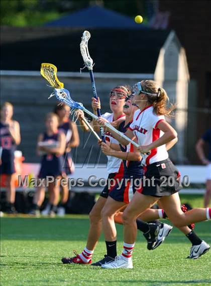 Thumbnail 3 in Walpole @ Wellesley (MIAA Division 1 South Quarterfinal) photogallery.
