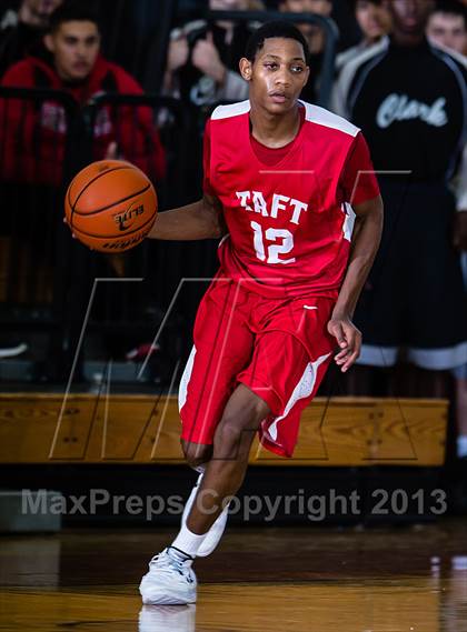 Thumbnail 2 in Dobie vs. Taft (McDonald's Texas Invitational) photogallery.