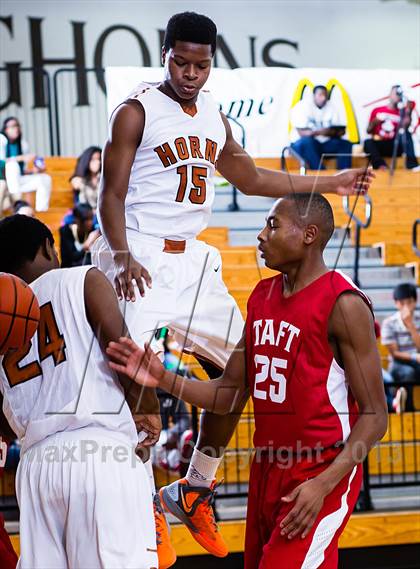 Thumbnail 3 in Dobie vs. Taft (McDonald's Texas Invitational) photogallery.