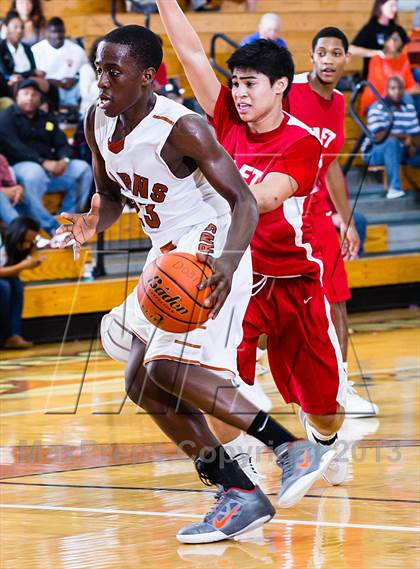 Thumbnail 2 in Dobie vs. Taft (McDonald's Texas Invitational) photogallery.