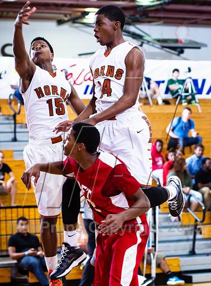 Thumbnail 2 in Dobie vs. Taft (McDonald's Texas Invitational) photogallery.