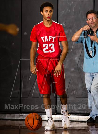 Thumbnail 2 in Dobie vs. Taft (McDonald's Texas Invitational) photogallery.