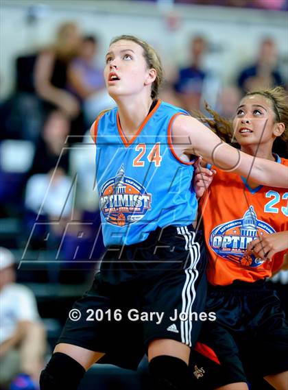 Thumbnail 3 in 2016 Sacramento Optimist All-Stars North vs South photogallery.