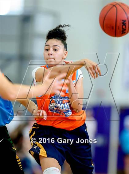 Thumbnail 3 in 2016 Sacramento Optimist All-Stars North vs South photogallery.