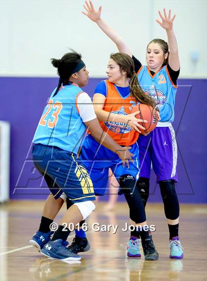 Thumbnail 3 in 2016 Sacramento Optimist All-Stars North vs South photogallery.