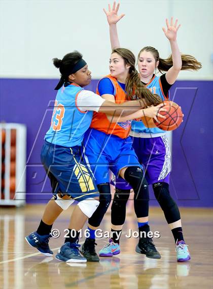 Thumbnail 2 in 2016 Sacramento Optimist All-Stars North vs South photogallery.