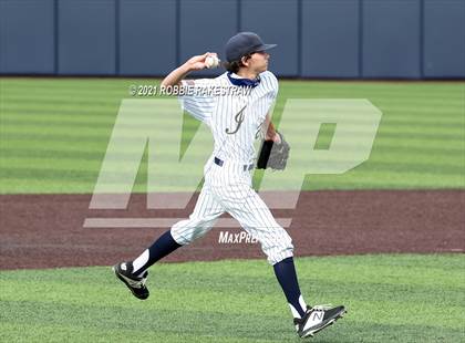 Thumbnail 3 in Southlake Carroll vs. Keller (UIL 6A Regional Finals Game 2) photogallery.