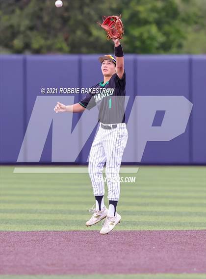 Thumbnail 1 in Southlake Carroll vs. Keller (UIL 6A Regional Finals Game 2) photogallery.