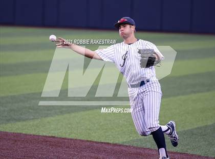 Thumbnail 1 in Southlake Carroll vs. Keller (UIL 6A Regional Finals Game 2) photogallery.