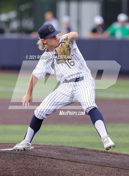 Thumbnail 1 in Southlake Carroll vs. Keller (UIL 6A Regional Finals Game 2) photogallery.