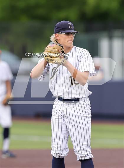 Thumbnail 3 in Southlake Carroll vs. Keller (UIL 6A Regional Finals Game 2) photogallery.