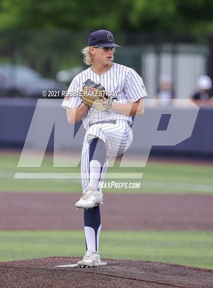 Thumbnail 3 in Southlake Carroll vs. Keller (UIL 6A Regional Finals Game 2) photogallery.
