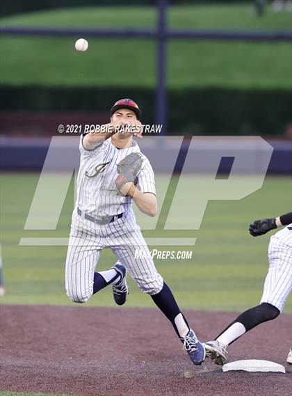 Thumbnail 2 in Southlake Carroll vs. Keller (UIL 6A Regional Finals Game 2) photogallery.