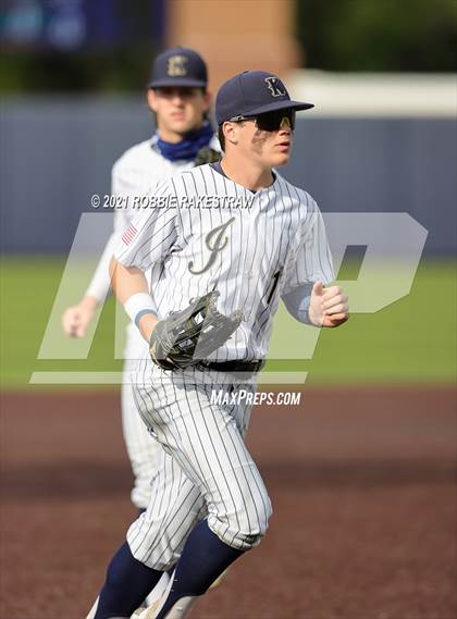Thumbnail 1 in Southlake Carroll vs. Keller (UIL 6A Regional Finals Game 2) photogallery.