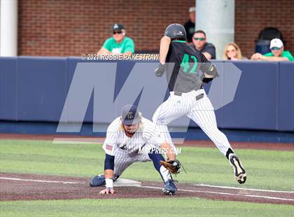 Thumbnail 3 in Southlake Carroll vs. Keller (UIL 6A Regional Finals Game 2) photogallery.