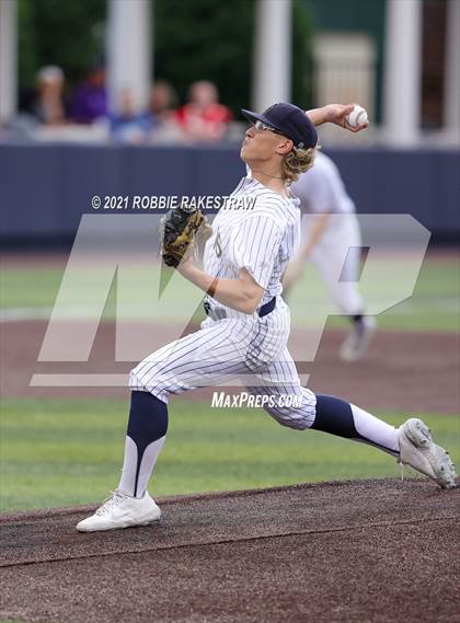 Thumbnail 1 in Southlake Carroll vs. Keller (UIL 6A Regional Finals Game 2) photogallery.