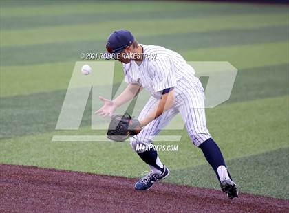 Thumbnail 1 in Southlake Carroll vs. Keller (UIL 6A Regional Finals Game 2) photogallery.