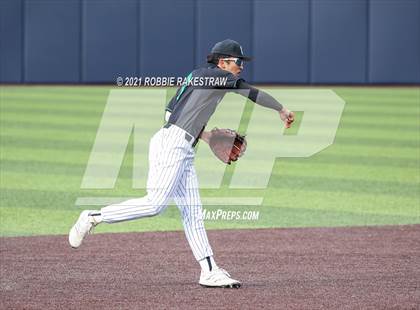 Thumbnail 3 in Southlake Carroll vs. Keller (UIL 6A Regional Finals Game 2) photogallery.
