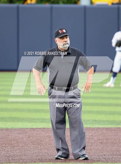 Thumbnail 3 in Southlake Carroll vs. Keller (UIL 6A Regional Finals Game 2) photogallery.