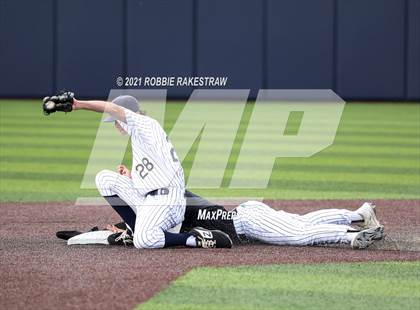Thumbnail 3 in Southlake Carroll vs. Keller (UIL 6A Regional Finals Game 2) photogallery.