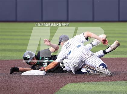 Thumbnail 2 in Southlake Carroll vs. Keller (UIL 6A Regional Finals Game 2) photogallery.