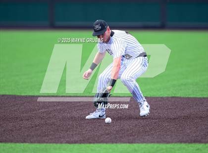 Thumbnail 1 in Pleasant Grove vs. Lindale (UIL 4A D1 Region Finals) photogallery.