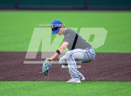 Thumbnail 2 in Pleasant Grove vs. Lindale (UIL 4A D1 Region Finals) photogallery.