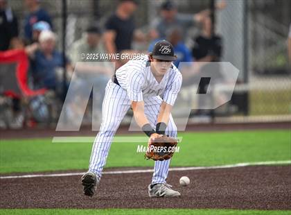Thumbnail 2 in Pleasant Grove vs. Lindale (UIL 4A D1 Region Finals) photogallery.