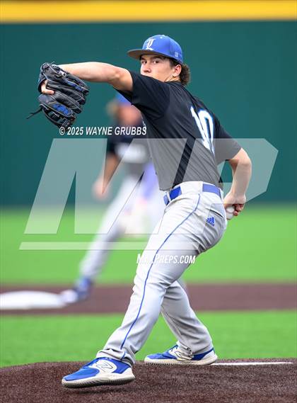 Thumbnail 2 in Pleasant Grove vs. Lindale (UIL 4A D1 Region Finals) photogallery.