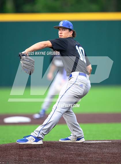 Thumbnail 1 in Pleasant Grove vs. Lindale (UIL 4A D1 Region Finals) photogallery.