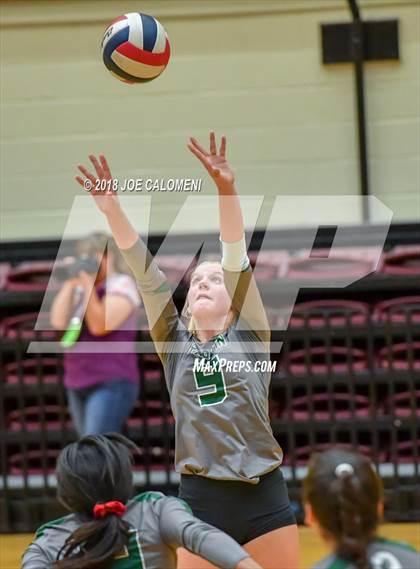 Thumbnail 2 in Reagan [Ronald] vs O'Connor (Class 6A Bidistrict) photogallery.