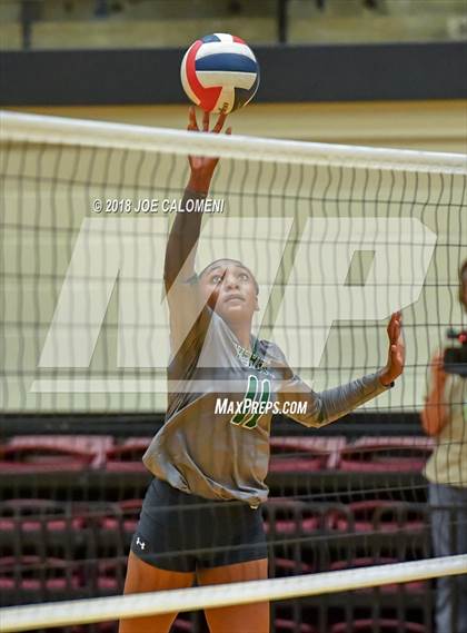 Thumbnail 3 in Reagan [Ronald] vs O'Connor (Class 6A Bidistrict) photogallery.