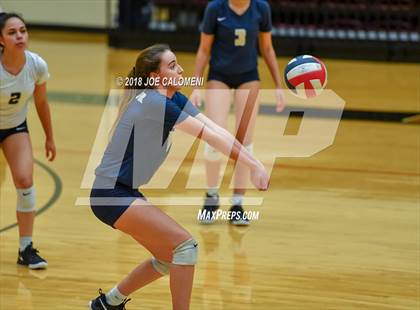 Thumbnail 3 in Reagan [Ronald] vs O'Connor (Class 6A Bidistrict) photogallery.