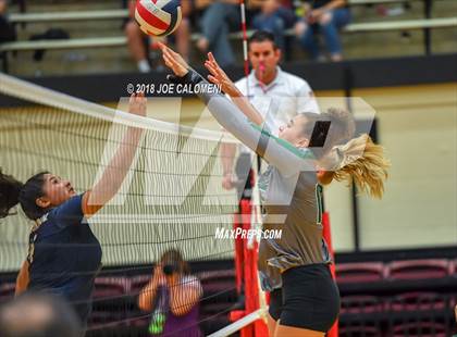Thumbnail 3 in Reagan [Ronald] vs O'Connor (Class 6A Bidistrict) photogallery.