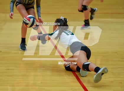 Thumbnail 1 in Reagan [Ronald] vs O'Connor (Class 6A Bidistrict) photogallery.