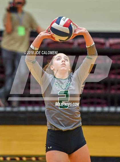 Thumbnail 3 in Reagan [Ronald] vs O'Connor (Class 6A Bidistrict) photogallery.